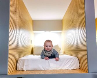 Cwtsh Hostel - Swansea