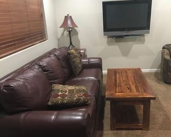 Cozy Bigfork Apartment Location Price Wonderfully Comfortable walk to Bigfork. - Bigfork - Huiskamer