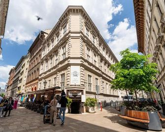 Szerb Boutique Suites, By Bqa - 布達佩斯