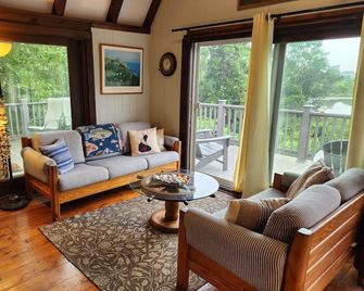 Walk To Mansion Beach - Block Island - Wohnzimmer