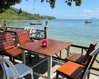 Koh Mook Garden Beach Resort - Ko Muk - Balkon