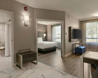 Embassy Suites by Hilton Montreal Airport - Pointe-Claire - Slaapkamer