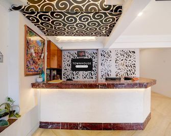Townhouse Gandhi Medical College Formerl - Bhopal - Front desk