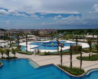 Aquamira Resort & Residence - Cavite City - Piscina