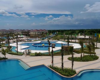 Aquamira Hotel & Resort - Cavite City - Piscine