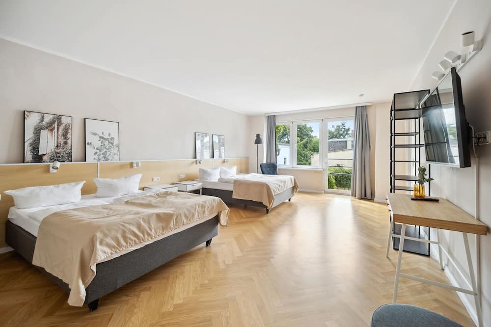 Bedroom view of Limehome Dresden Tannenstraße