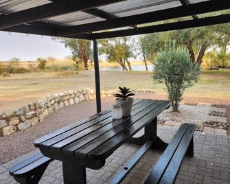 Self-catering Family Farmstay at Bezalel Estate outside Upington - Upington - Patio
