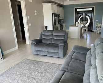 2 Bedroom Home with Dock Slip - Marsh Harbour - Living room