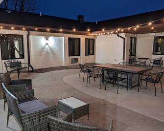 Updated apartment at Mid North Flats! - Pella - Innenhof