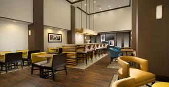 Hampton Inn & Suites Syracuse/Carrier Circle - East Syracuse - Lobby