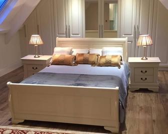 Apartment-Ensuite with Shower - Kinsale - Bedroom