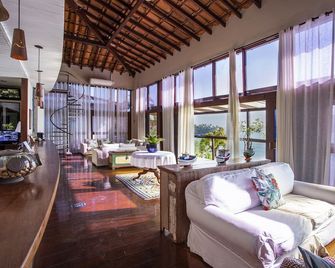 بارا دو بيوفا بورتو هوتل - إلهابيلا - غرفة معيشة