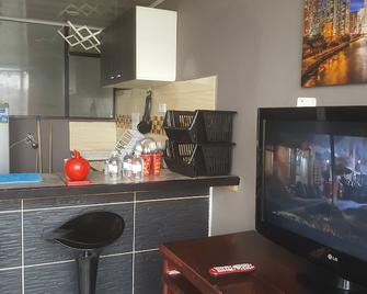 independent apartment near airport photos prints visa american embassy - Bogotá - Kitchen