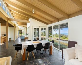 'Clifftop Cocoon' Swing into Scenic Sea Views - San Remo - Restaurant