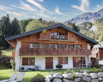 Alpine tranquillity from a large chalet with a sunny garden & beautiful views - Les Contamines-Montjoie - Building