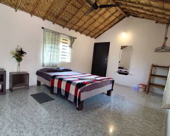 Little banana homestay - Hosapete - Bedroom
