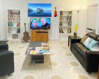 Charming Private room with AC, WiFi in beautiful San Antonio - San Antonio - Olohuone