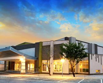 TraveLodge Hotel - Gaborone - Building