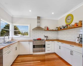 The Source, Otways - Apollo Bay - Kitchen