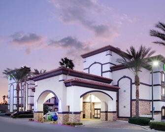 Holiday Inn Express & Suites Ontario Airport By IHG - Ontario - Byggnad