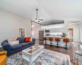 Three Bedroom House at Hamestring Creek - Fayetteville - Sala de estar