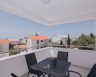 Apartments Pool Villa Aldura - Novalja - Balkon