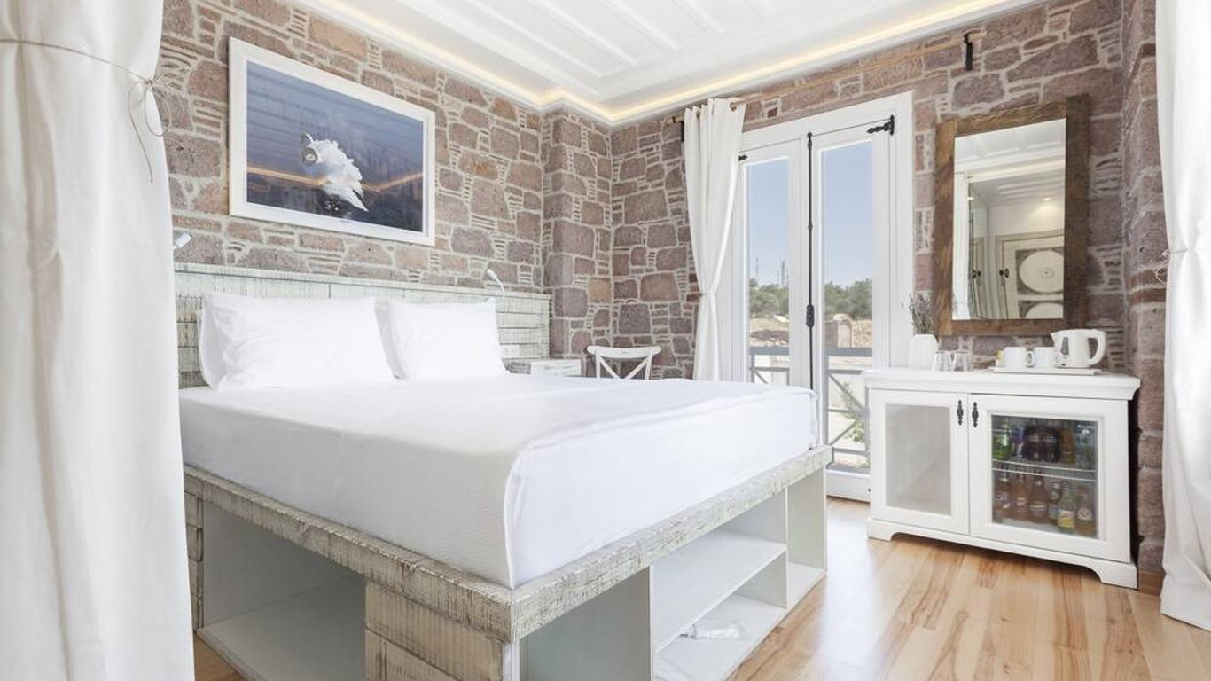 Cunda Pur Beyaz Hotel