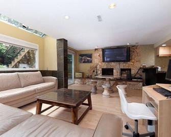 House On Dunbar B&B - ונקובר - סלון