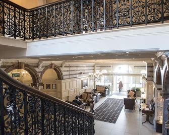 Crown & Mitre Hotel - Carlisle - Aufgang