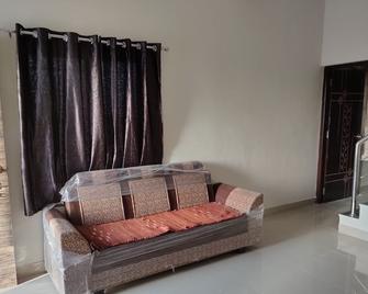 My Nest - Best Homestay for Peaceful Stay with Comfort - Bhuj - Living room