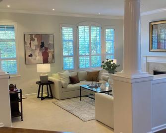 Elegant Yountville RetreatYour Wine Country Vacation Begins at Your Doorstep - Yountville - Living room