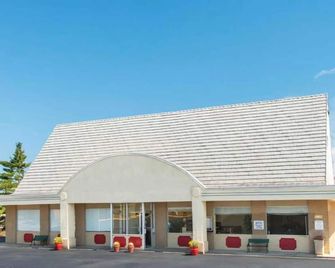 FairBridge Inn Express Frankfort - Франкфорт - Будівля