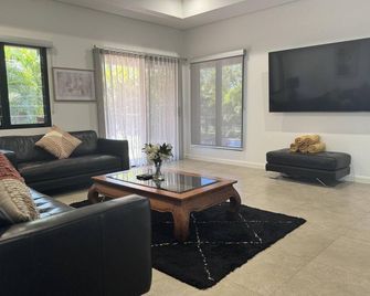 In the Heart of Cable Beach Zone - Cable Beach - Living room