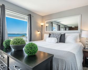 Water View From Every Window With Steps From The Beach - Blaine - Ložnice