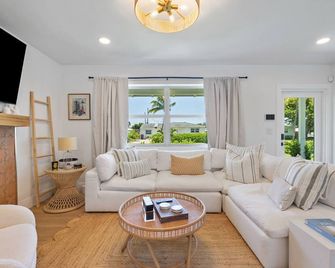 New! Fully Renovated Luxurious Villa in SoSo with Pool in West Palm Beach - West Palm Beach - Sala de estar