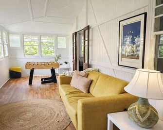 Primrose Farm Ravensbourne | Cosy Country Cottage - Palmtree - Sala de estar
