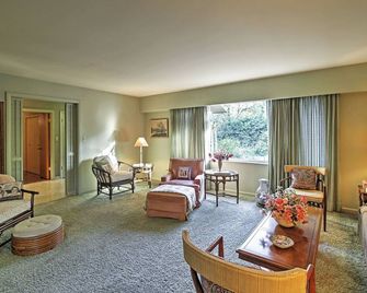 Mid-Century Hideaway: Spacious Brownsville Home! - Brownsville