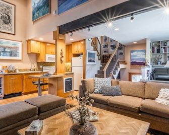 Chamonix # 92 - Mammoth Lakes - Living room