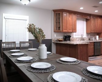 Destination #51 - Santa Ana - Dining room