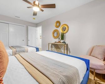 Coastal Oasis - Unique 2br Beach Bungalow - Cape Canaveral - Bedroom