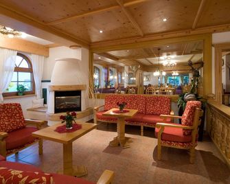 Hotel Alpenpanorama - Kufstein - Living room