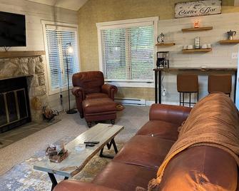 Charming 3-bedroom vacation home in Jack Frost Ski Resort - Blakeslee - Sala de estar