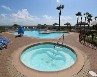 Royale Beach and Tennis Club by VRI Americas - South Padre Island - Alberca