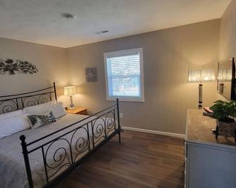 3 BDR Ranch w/ Fenced yard, laundry, garage + more - Liberty Township - Bedroom