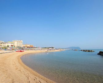 Hotel Giannino - Porto Recanati - Pláž