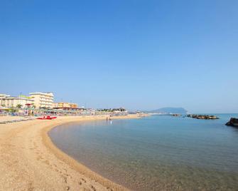 Hotel Giannino - Porto Recanati - Spiaggia
