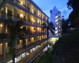 Paradise Lagoon Apartment - Port Dickson - Building