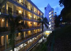 Paradise Lagoon Apartment - Port Dickson - Building