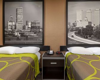 Super 8 by Wyndham Tulsa/Arpt/St Fairgrounds - Tulsa - Camera da letto