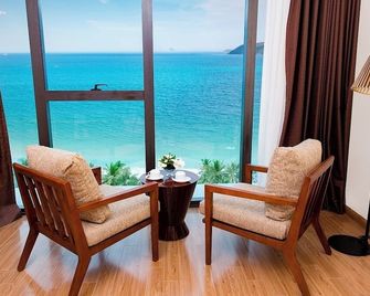 Starcity Hotel & Condotel Beachfront Nha Trang - Nha Trang - Living room